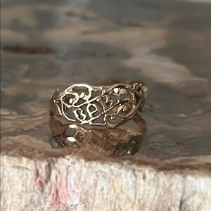 Elegant Gold Filigree Ring